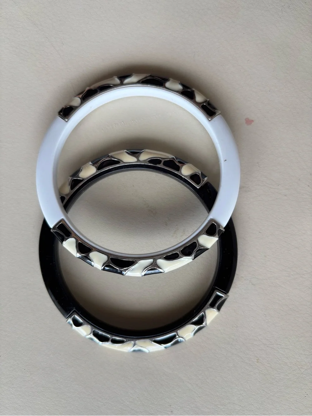Stylish Black & White Resin Bangle Set - Women Accessories